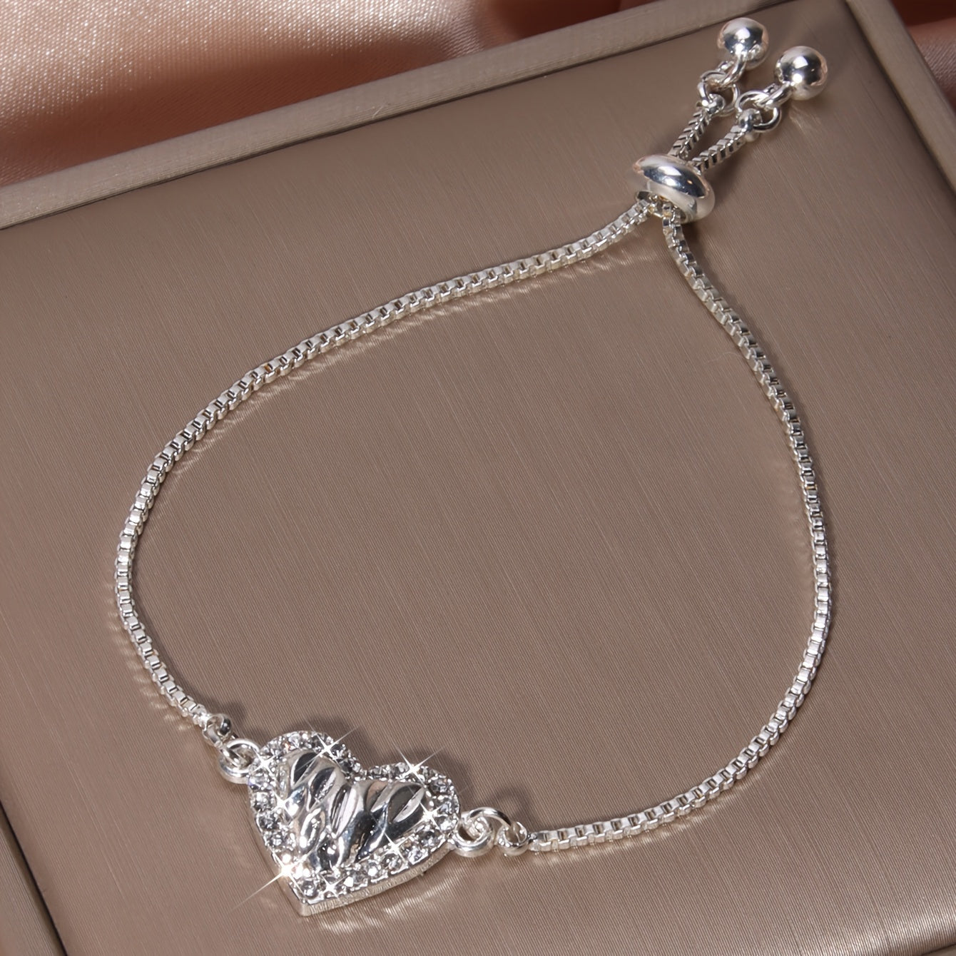 A Silvery Pleated Water Drill Love Heart Pull Bracelet Suitable For Ladies' Daily Birthday Wedding Party Wear